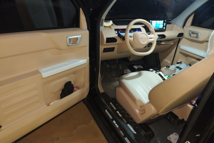 吉利银河 2024款 200km 熊猫卡丁中控内饰20