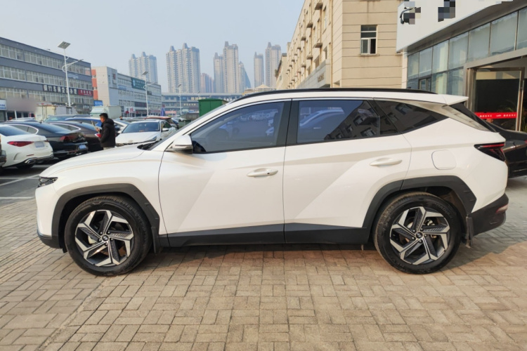 现代 2023款 途胜L 1.5T 自动两驱DLX豪华版车身外观4