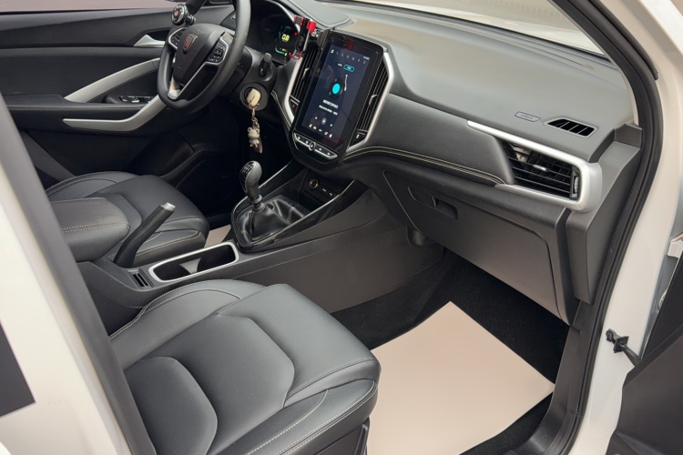 宝骏530 2021款 全球车周年纪念版 1.5T 手动豪华型 6座中控内饰7004