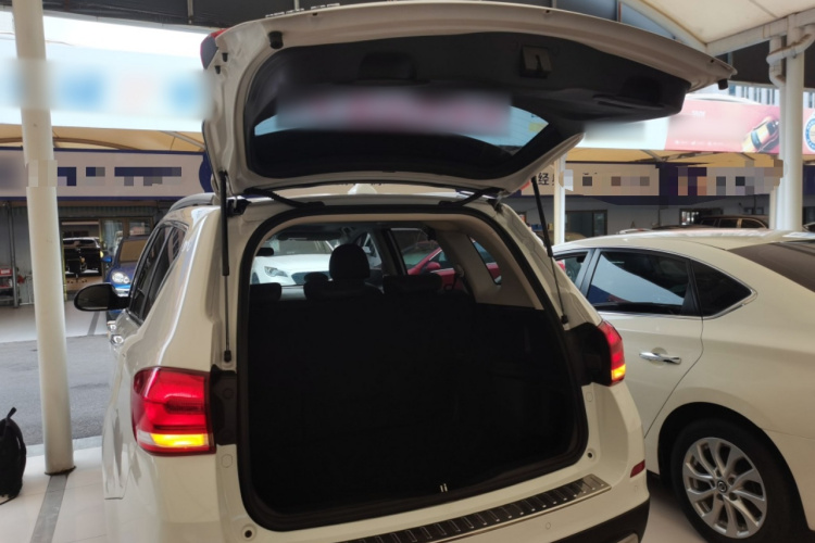 哈弗H6 2021款 运动版 1.5T 自动精英智联型 六边形格栅机舱底盘23