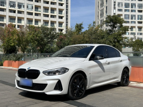 宝马1系 2022款 125i M运动曜夜版