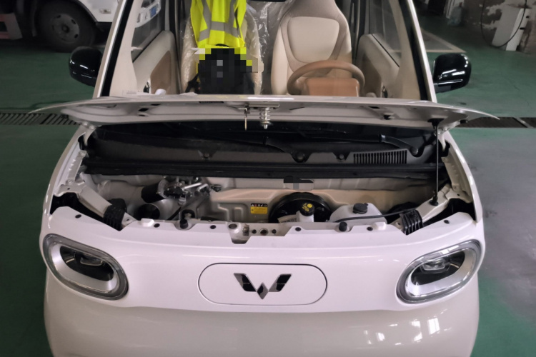 五菱汽车 宏光MINIEV 2024款 第三代 215km 青春版机舱底盘24