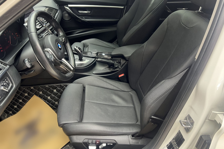 宝马3系 2019款 320Li M运动曜夜版中控内饰7005