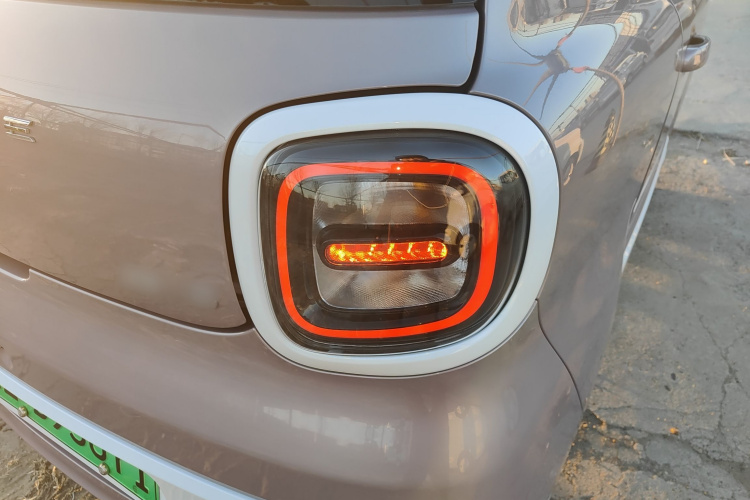 奔腾小马 2026款 222km 闪耀马车身外观9