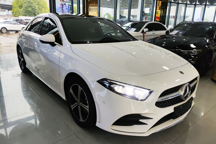 奔驰A级 2022款 改款三 A 200 L 运动轿车时尚型车身外观6002