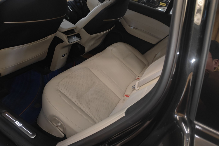 蔚来ES6 2023款 75kWh中控内饰7004