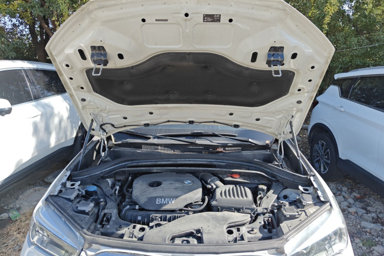 宝马X1 2016款 sDrive20Li 豪华型机舱底盘24