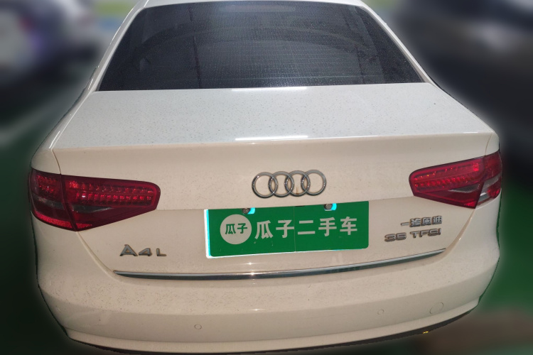 奥迪A4L 2013款 35 TFSI 自动标准型车身外观6
