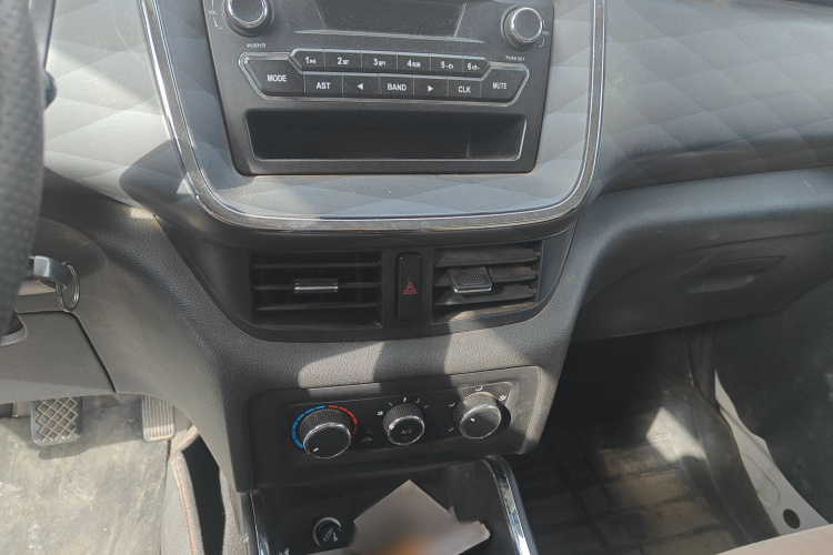 金杯 金海狮 2021款 1.5L 客车工程狮 7座局部细节16