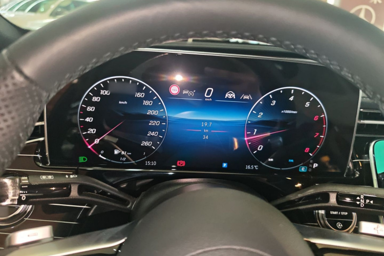 奔驰E级 2024款 E 260 L 4MATIC 运动型局部细节14