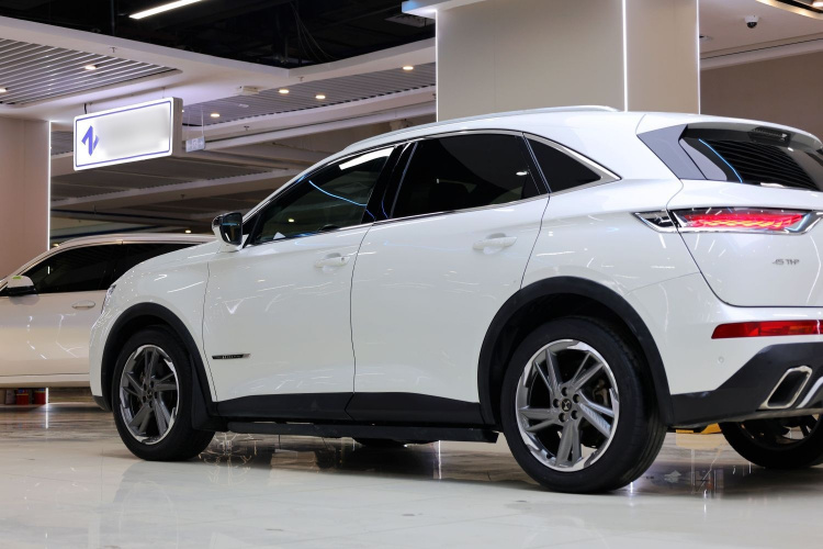 DS 7 2018款 45THP 歌剧院版车身外观6008