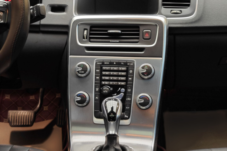 沃尔沃S60 2017款 S60L T3 智进版中控内饰7005