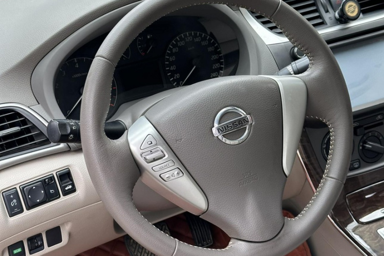 日产 轩逸 2012款 1.6XL CVT豪华版局部细节16