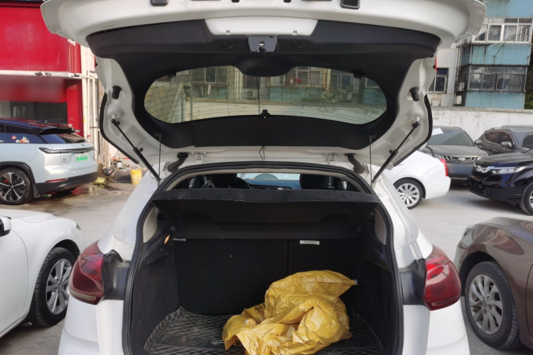 雪铁龙C3-XR 2018款 1.6L 自动先锋型机舱底盘23