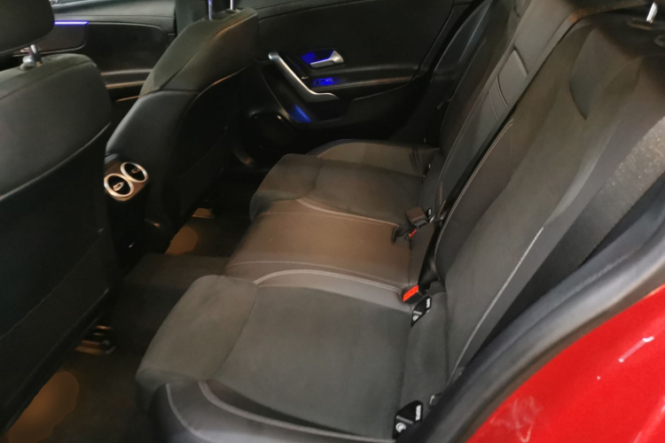 奔驰A级 2021款 A 200 L 运动轿车时尚型中控内饰7004