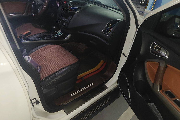 海马S5 2015款 1.5T CVT豪华型局部细节9005