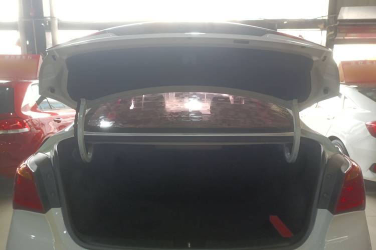 现代 名图 2017款 1.8L 自动智能型GLS 国V机舱底盘23