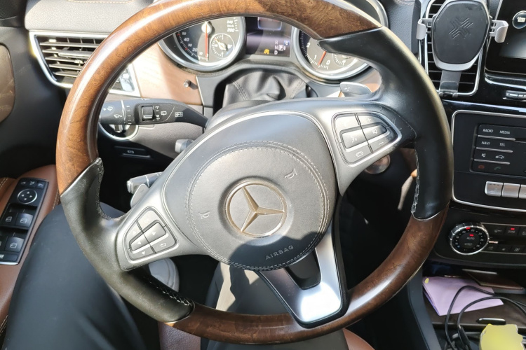 奔驰GLS  GLS 400 4MATIC豪华型中控内饰13