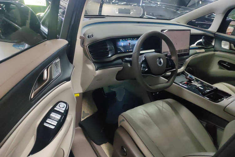 腾势D9 2022款 DM-i 970 四驱旗舰型中控内饰20