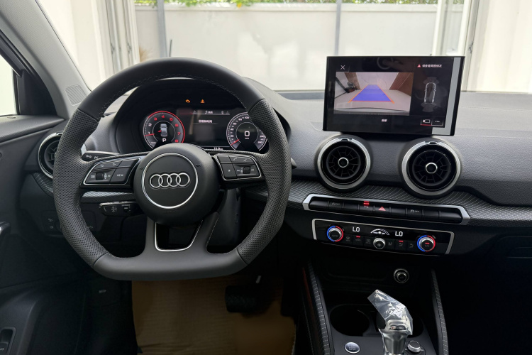 奥迪Q2L 2025款 35TFSI 时尚动感型中控内饰7002