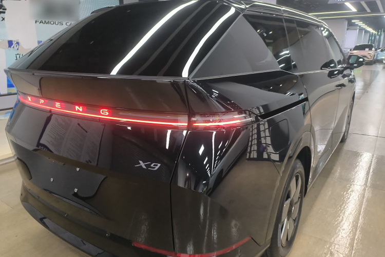 小鹏X9 2025款 650长续航 Max车身外观9