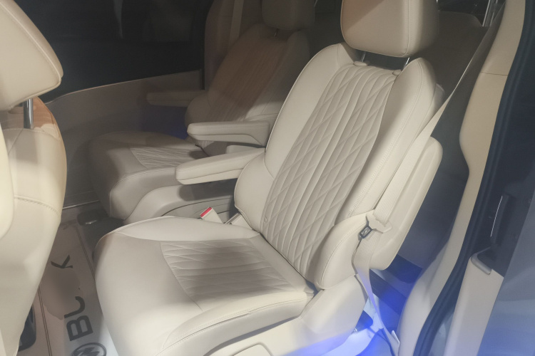 别克GL8 2023款 改款 陆上公务舱 豪华型中控内饰21