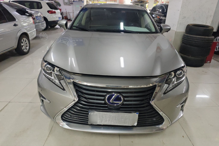 雷克萨斯ES 2015款 300h 舒适版车身外观2