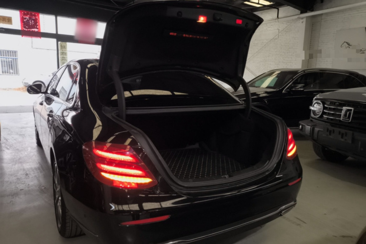 奔驰E级 2017款 E 300 L 豪华型局部细节23