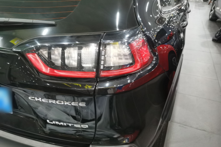 Jeep 自由光 2019款 2.0T 四驱探享版+自动驾驶智慧包 国V车身外观6006