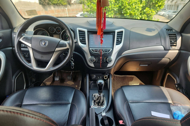 长安CS35 2014款 1.6L 手动豪华型 国IV中控内饰7002