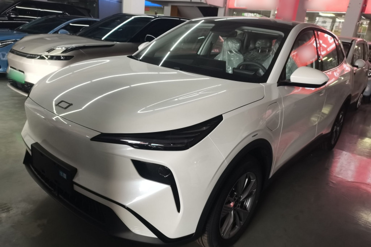 奔腾 悦意03 2025款 565km 乐享版车身外观1