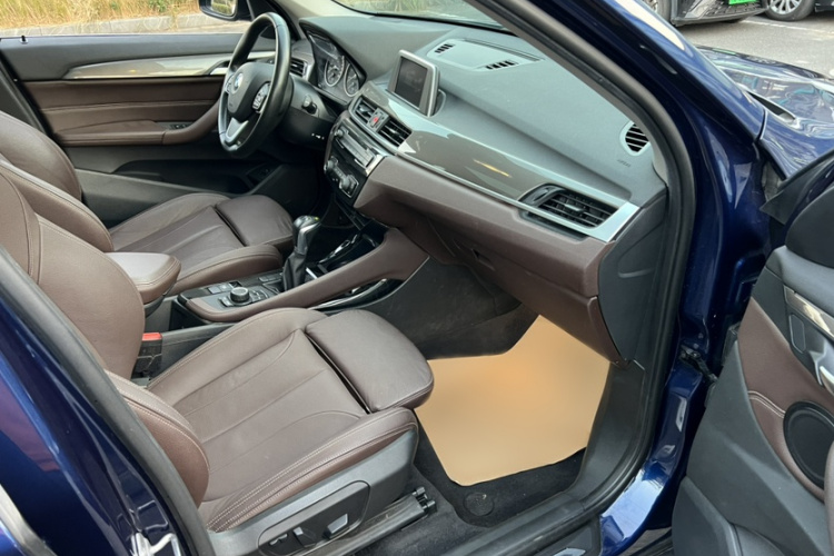 宝马X1 2018款 sDrive18Li 尊享型中控内饰7002