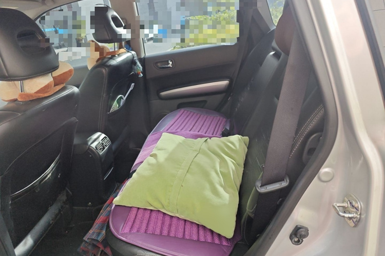 日产 奇骏 2010款 2.5L CVT豪华版 4WD中控内饰7004