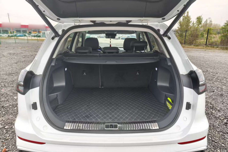 红旗HS5 2023款 2.0T 四驱旗享Pro版中控内饰7007