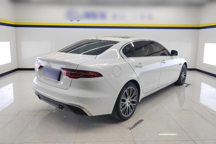 捷豹XEL 2020款 2.0T 200PS S进取优雅版车身外观7