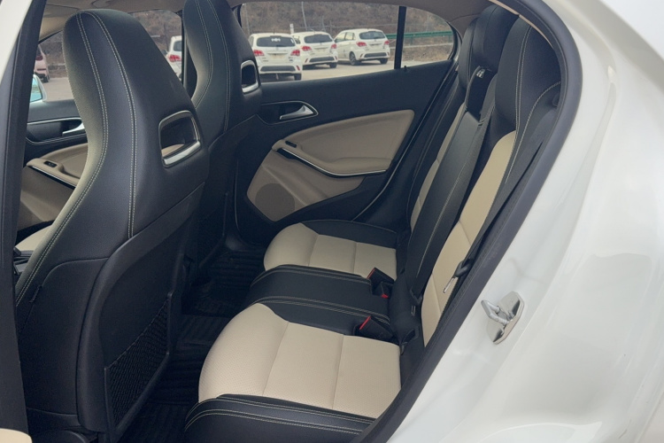 奔驰GLA 2017款 GLA 200 时尚型局部细节19