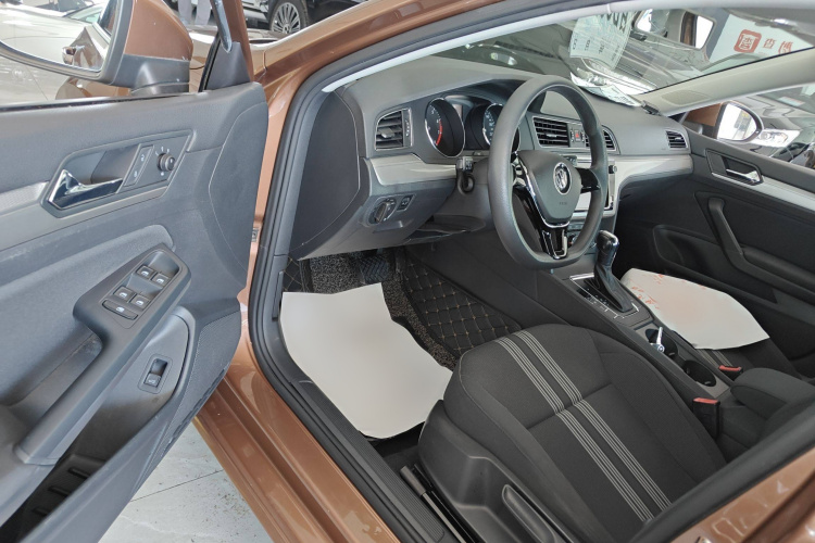 大众 凌渡 2015款 230TSI DSG风尚版中控内饰7002