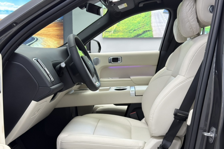 理想汽车 理想L8 2023款 Air中控内饰7009