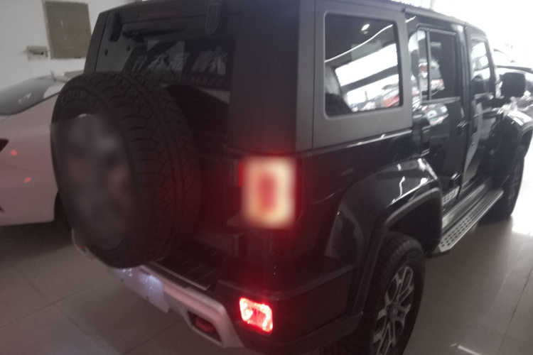 北京BJ40 2023款 2.0T 自动四驱城市猎人版侠客型车身外观6005