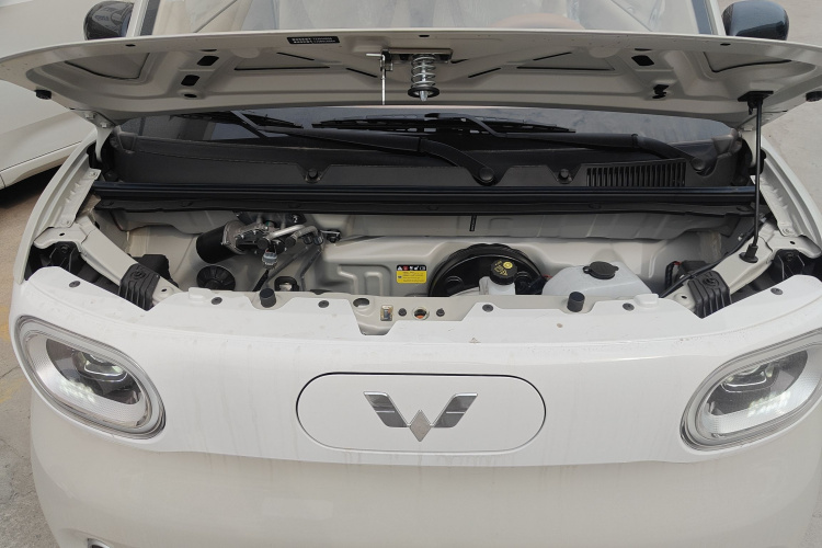 五菱汽车 宏光MINIEV 2024款 第三代 215km 青春版机舱底盘24