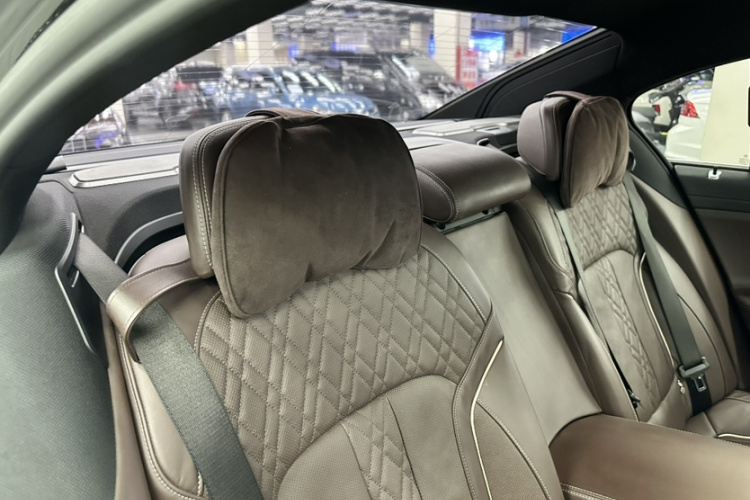 宝马7系 2018款 730Li 尊享型 M运动套装局部细节9009