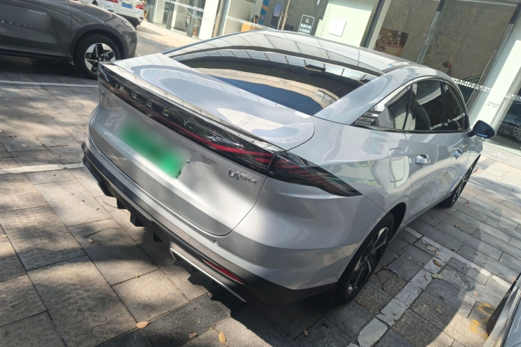 吉利银河 银河L6 2025款 EM-i 140km 星舰版车身外观6005