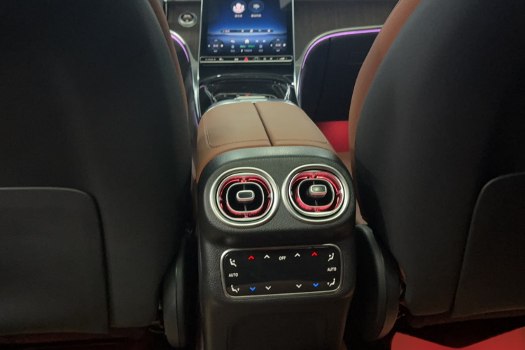 奔驰GLC 2025款 改款 GLC 300 L 4MATIC 动感型 5座局部细节9002