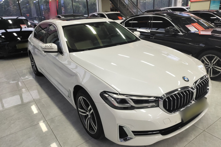 宝马5系 2023款 530Li 领先型 豪华套装车身外观3