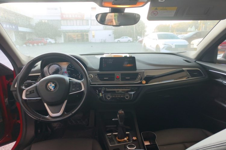 宝马1系 2019款 118i 时尚型中控内饰7002