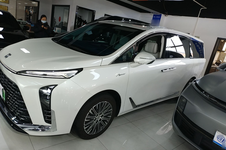 别克GL8新能源 2024款  陆尊 奢享版 7座车身外观6003