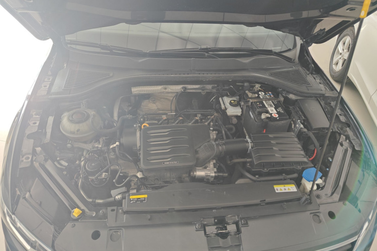 大众 宝来 2021款 1.5L 手动时尚智联版机舱底盘24