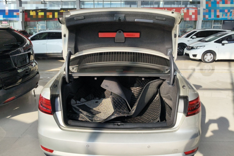 奥迪A4L 2017款 40 TFSI 时尚型局部细节23