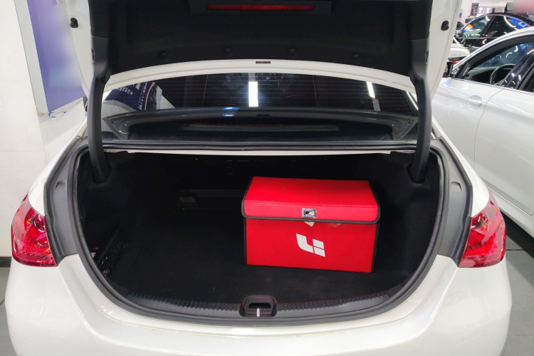 奔驰C级 2023款 C 200 L 运动版机舱底盘23