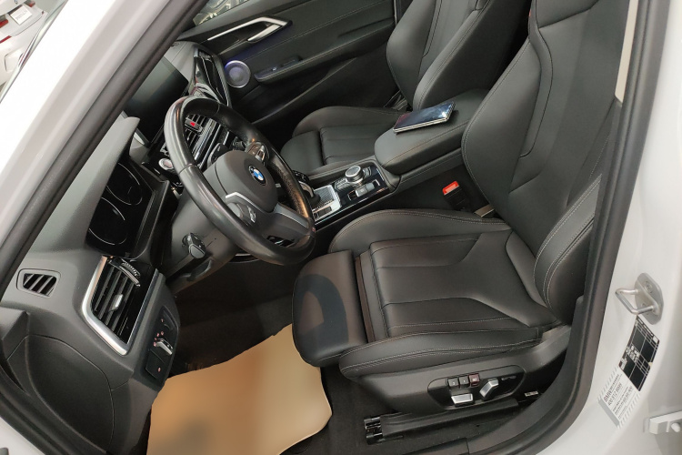 宝马1系 2022款 125i M运动曜夜版中控内饰19